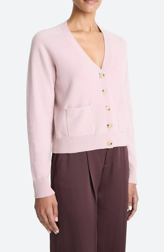 Cardigan aus einer Woll- und Kaschmirmirschung mit V-Ausschnitt und Taschen von Vince &nbsp;