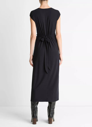 Wickelkleid im Midi-Stil
