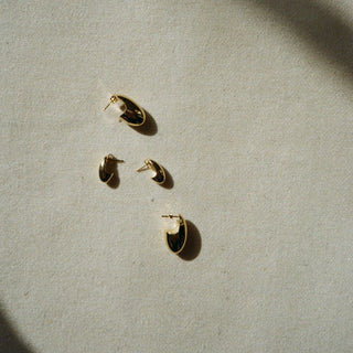 Goldene Pebble Ohrringe