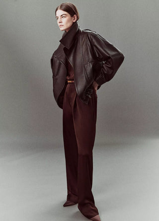 Weite Satinhose mit Falten