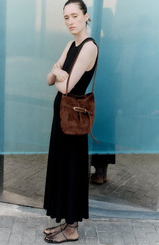 Belted Bucket Bag Dunkelbraun