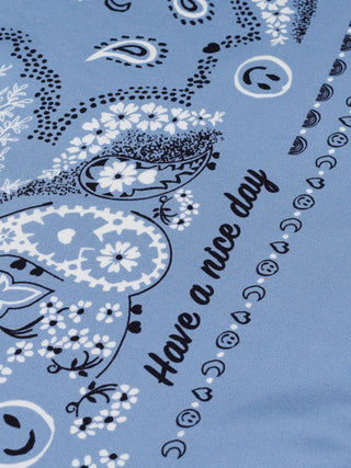 Blaues Seidentuch mit Bandanaprint von Call It By Your Name