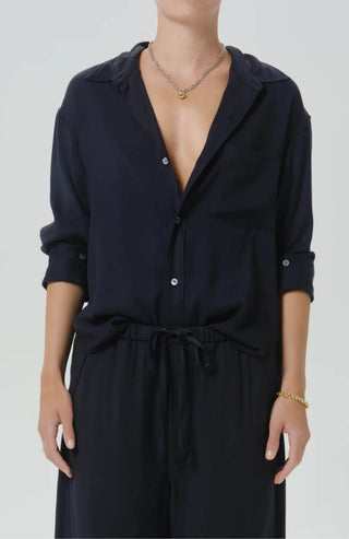 Kayla Shirt – Elegante Bluse aus italienischem Twill in Navy von&nbsp;Citizens of Humanity